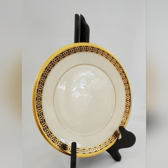 RARE and Discontinued Lenox Tudor Salad Plate - Picture 4 of 5